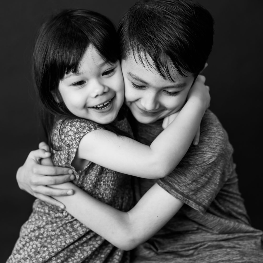 Sibling love - black & white kids photography by Paper Bunny Studios