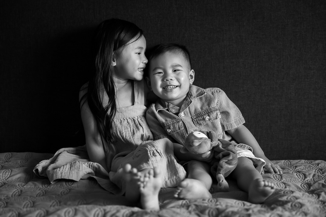 Black & white kids photography brother & sister at home - family photos by Paper Bunny Studios
