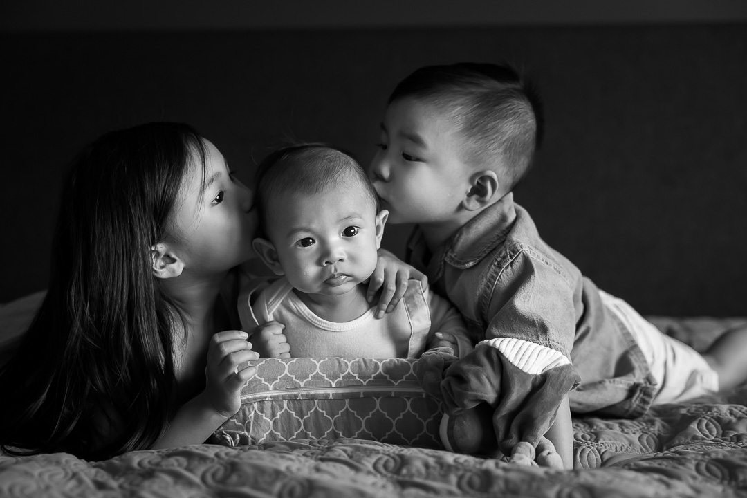 Sibling love - family photos by Paper Bunny Studios