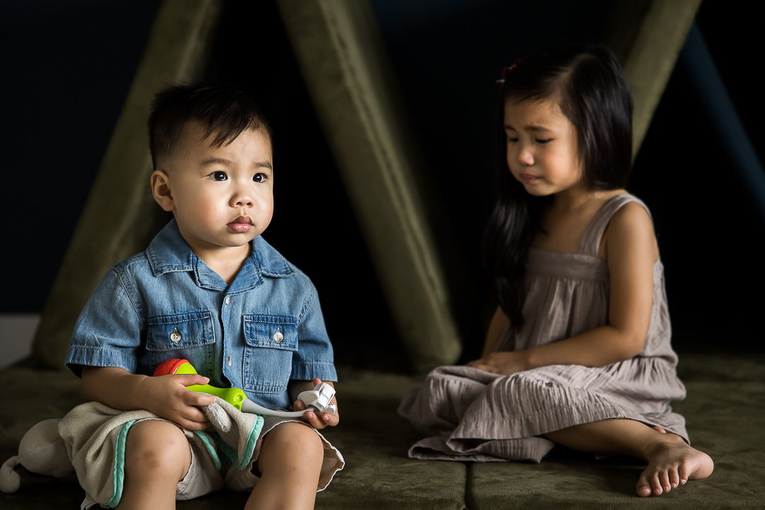 Real-life moments - when siblings don't get along - Edmonton family photos by Paper Bunny Studios