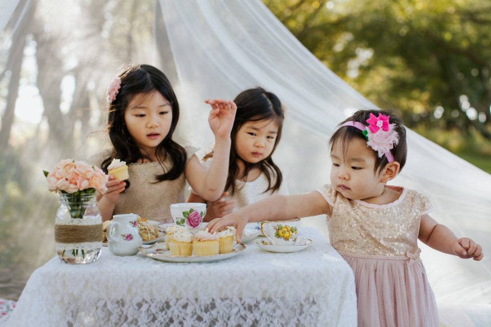 Stylised family photography session including cupcakes for kids