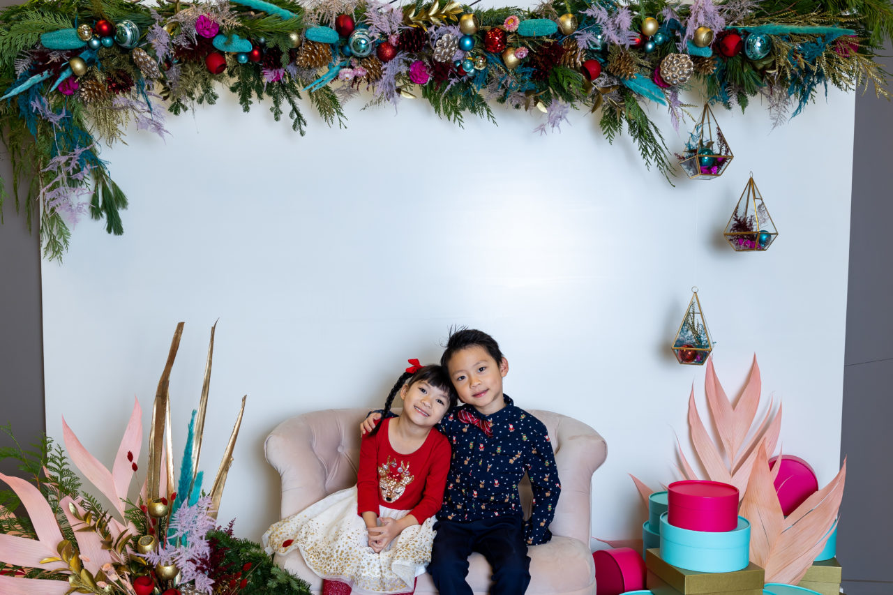 Christmas mini session - sibling love - photo by Paper Bunny Studios, Edmonton