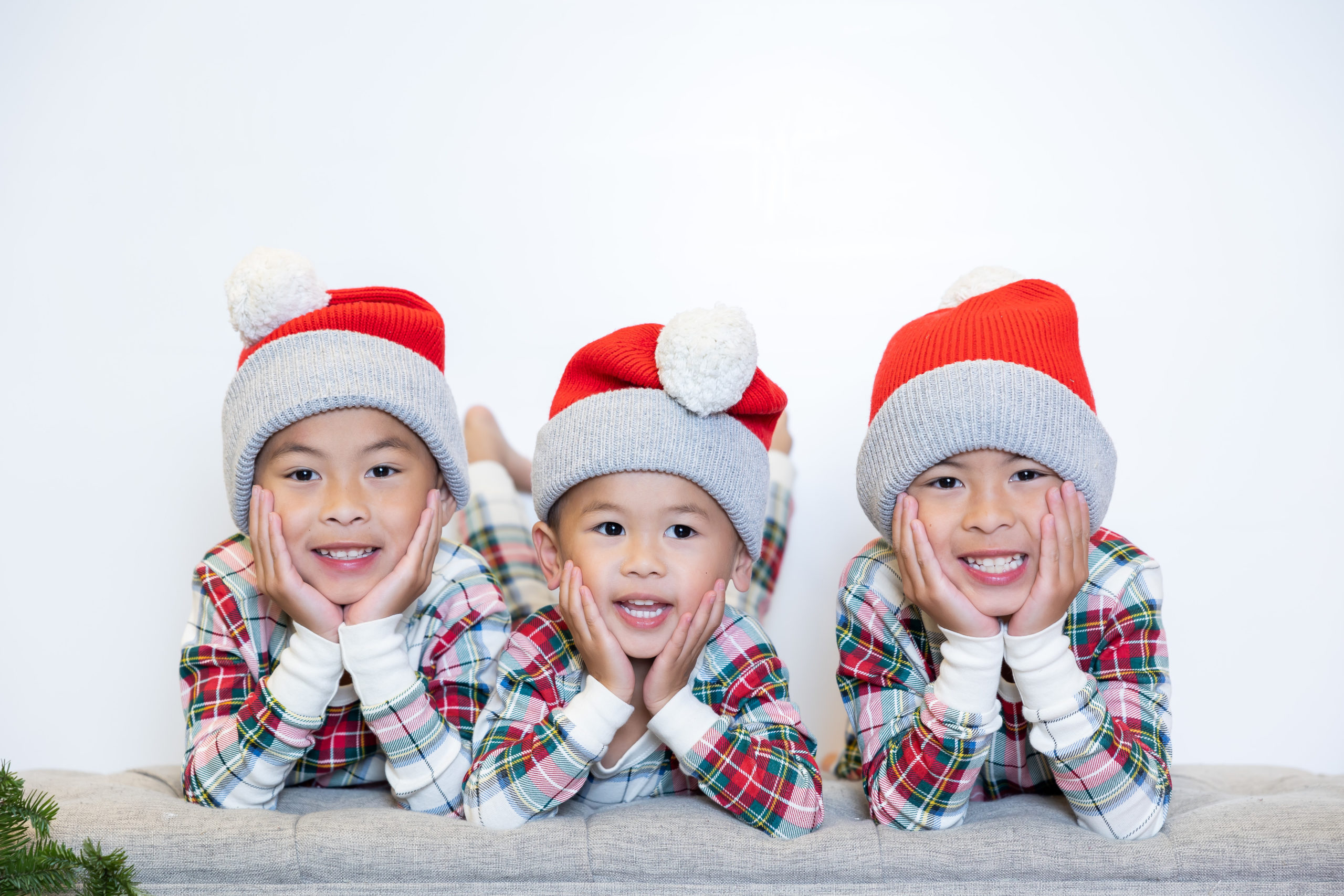 Christmas mini session - brothers in santa hats - photo by Paper Bunny Studios, Edmonton