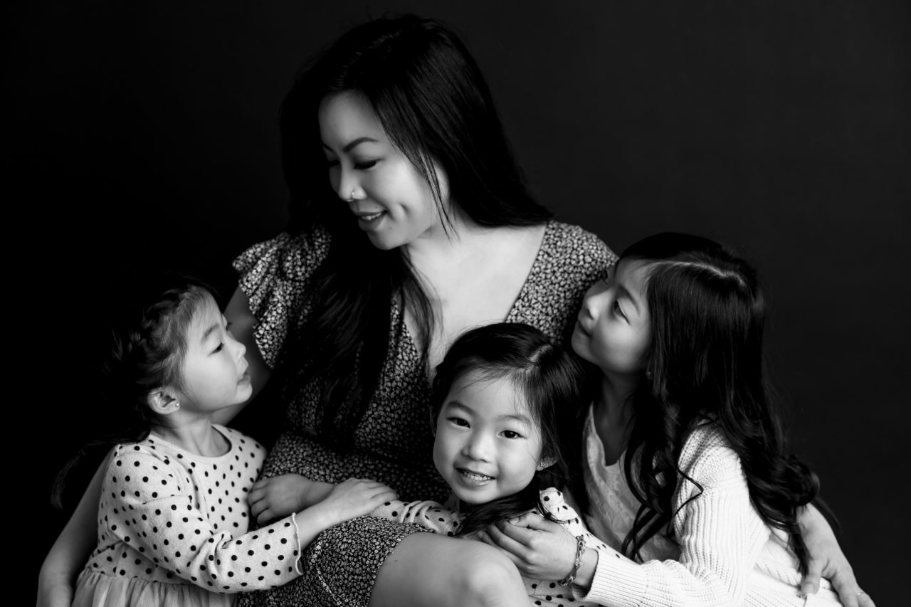 Black & White portraits for Mother's Day - Vicky & kids